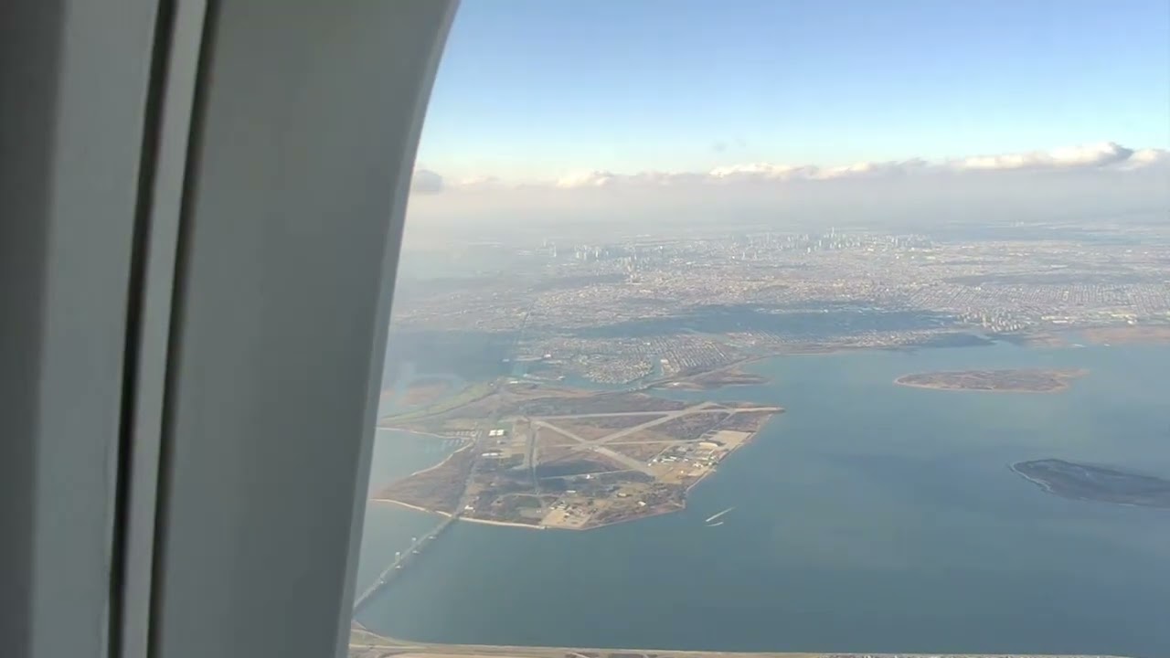 Fly Delta First Class | Holiday NYC to ATL Cabin Experience | Snacks & Drinks Tour | 
