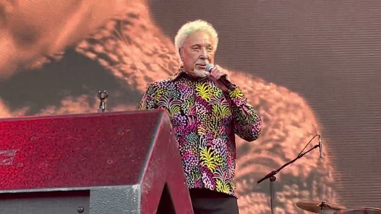 Not Dark Yet - Tom Jones