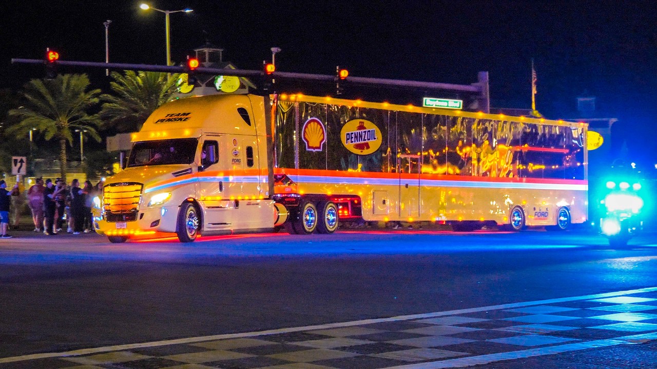 Презентация NASCAR Hauler на автодроме Daytona International Speedway 2025 | Толпа в восторге от ...