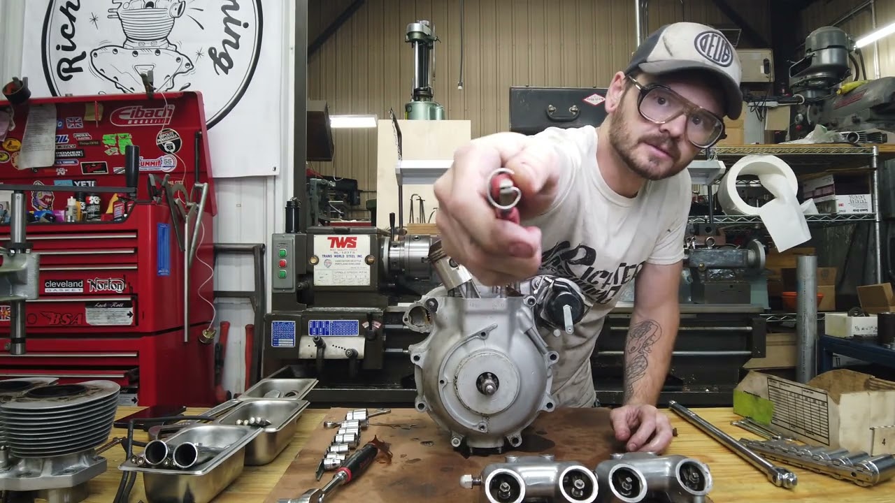 TRIUMPH T100 bottom end rebuild