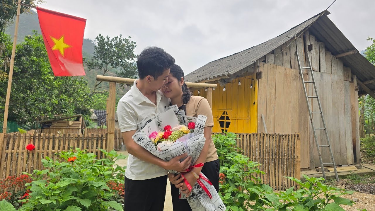 Трогательный момент: Нам неожиданно подарил Сяо Ша цветы, чем очень обрадовал её 8 марта.