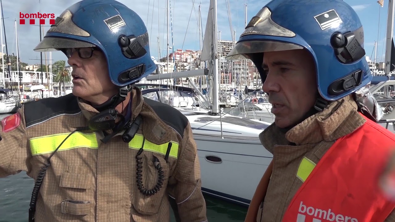 Simulacre d'incendi a una embarcació al Port de El Masnou (Maresme)