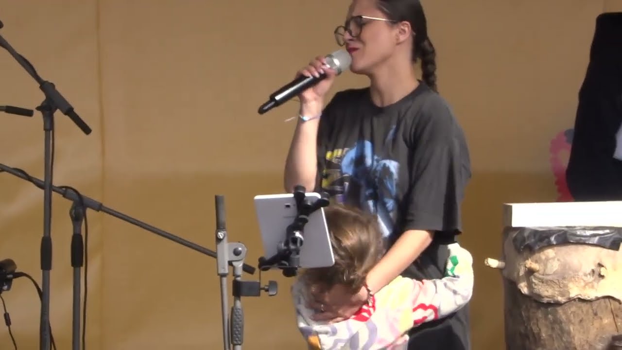 Eva Burešová se synkem - ZOO Dvůr Králové