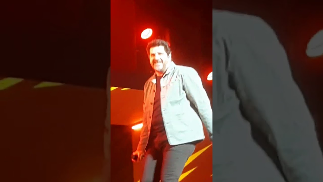 Concert Patrick Fiori 23 Mars 2024 à Poitiers - 1ère chanson - Le chant est libre