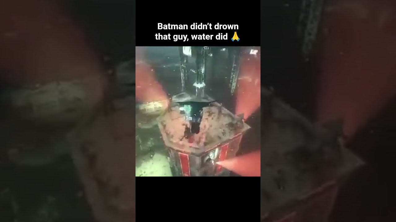 Бэтмен бросает ополченца в воду