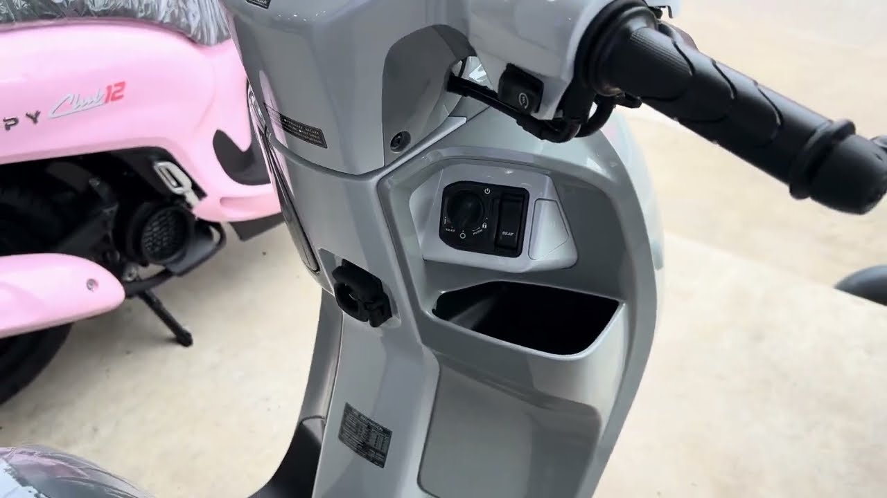 Honda Scoopy 2026 silver c12