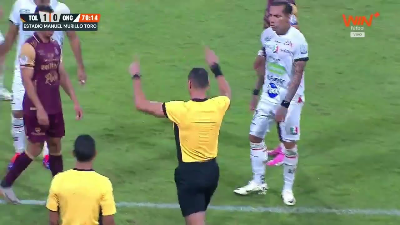 ¡Penal para Tolima, pero tras el llamado del VAR, Wilmar Roldán cambia la decisión! #LALIGAxWIN 🐷🔥⚪