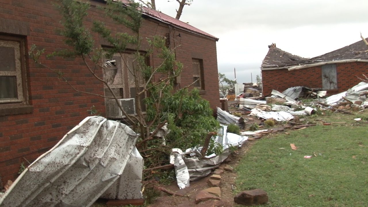 Elk City, OK Tornado and Aftermath with Interviews - 5/16/2017