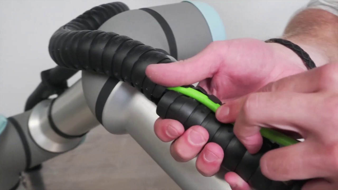 igus triflex COBOT fibre rod system assembly