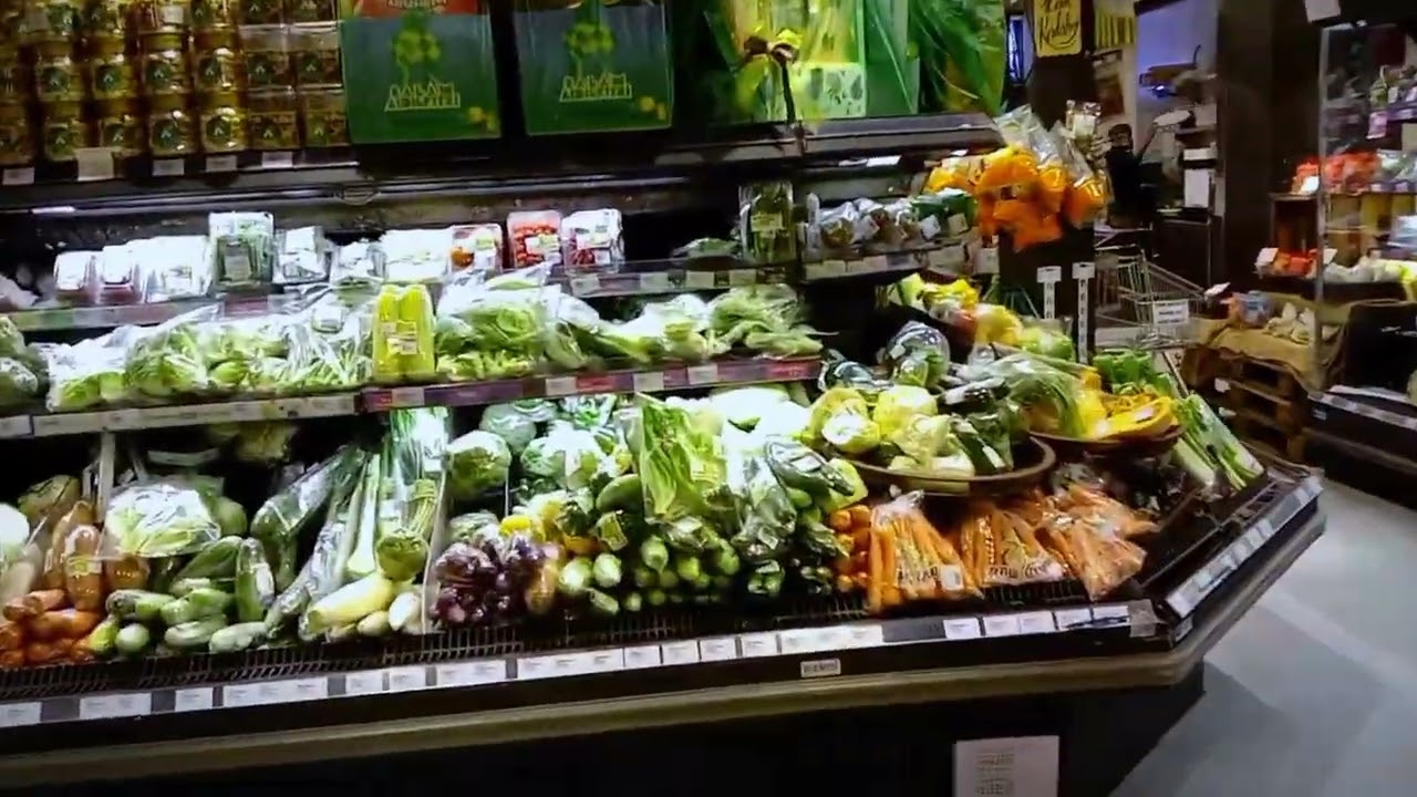 What is a vegetable shop like in Malaysia,