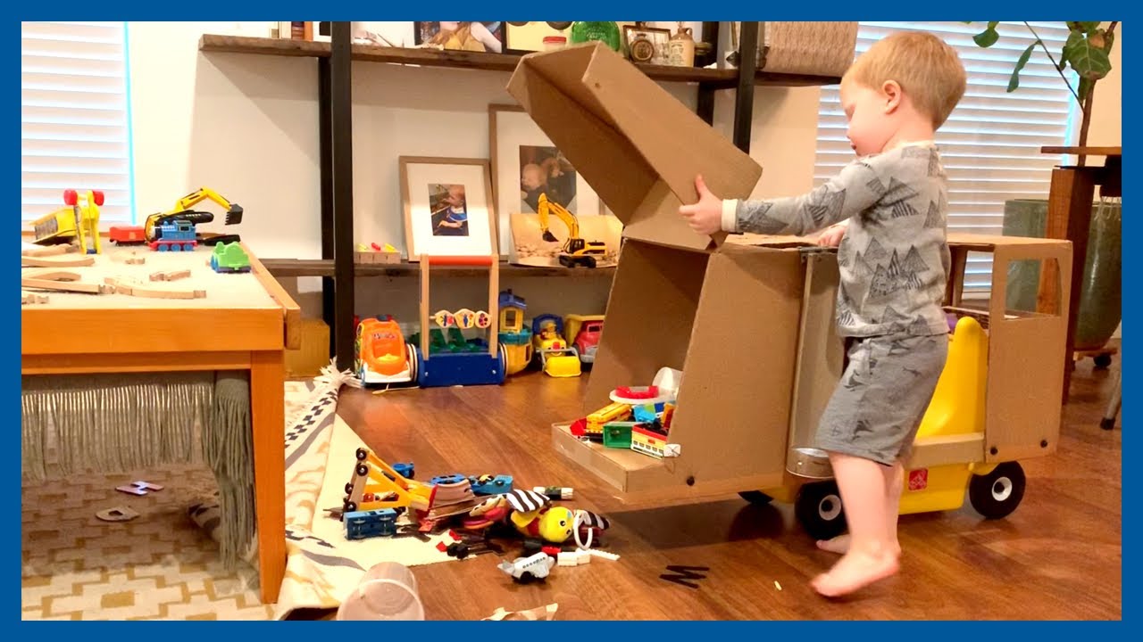 Levi Builds A Riding Garbage Truck Out Of Cardboard!