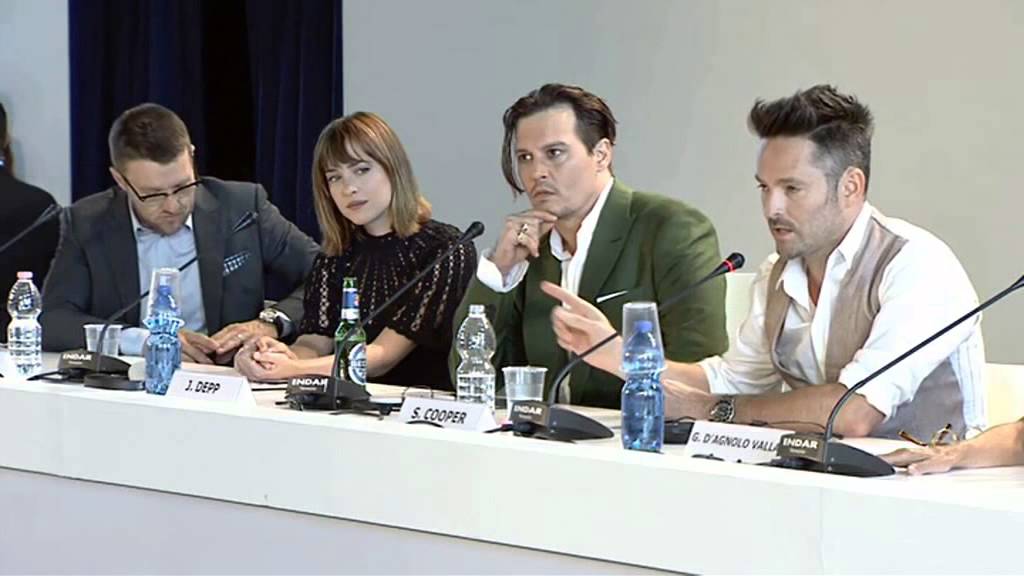 Dakota Johnson & Johnny Depp - Coletiva de Imprensa [04 de Setembro] - 2015