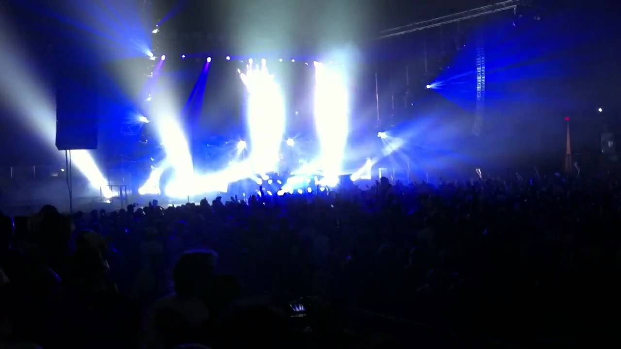 Tiesto Toronto Ricoh Coliseum April 21, 2011