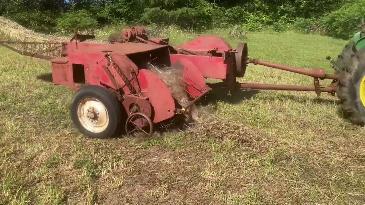 Baling with a John Deere 420