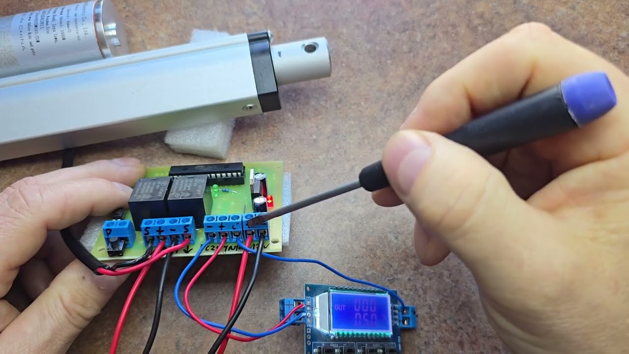 Sterownik siłownika liniowego z czujnikiem HALL i krańcowkami 1 przycisk auto stop brak impuls&oacute;w