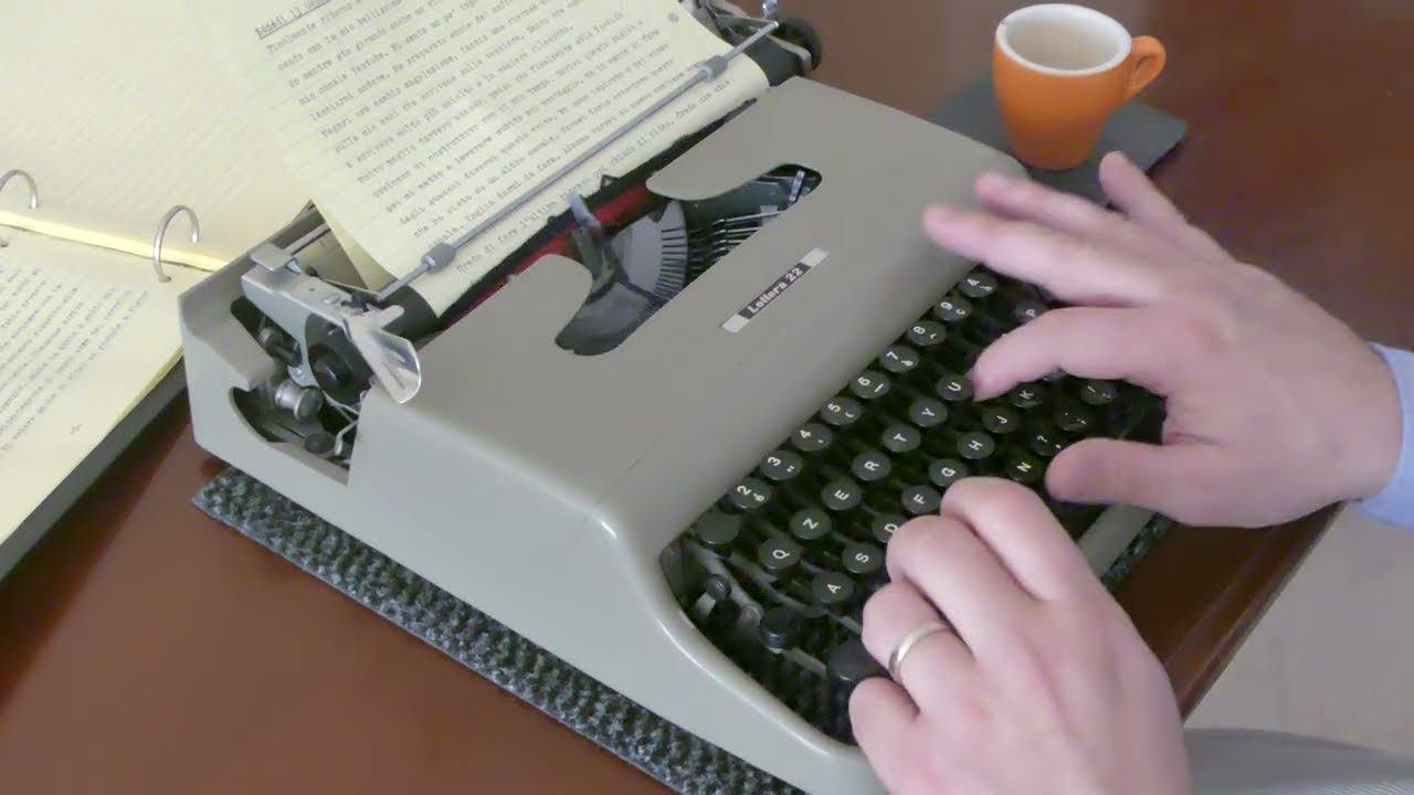 Coffee and Typewriter. Olivetti Lettera 22