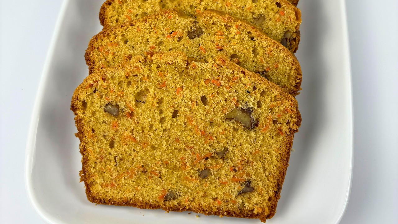 Carrot cake loaf - 291 calories per slice