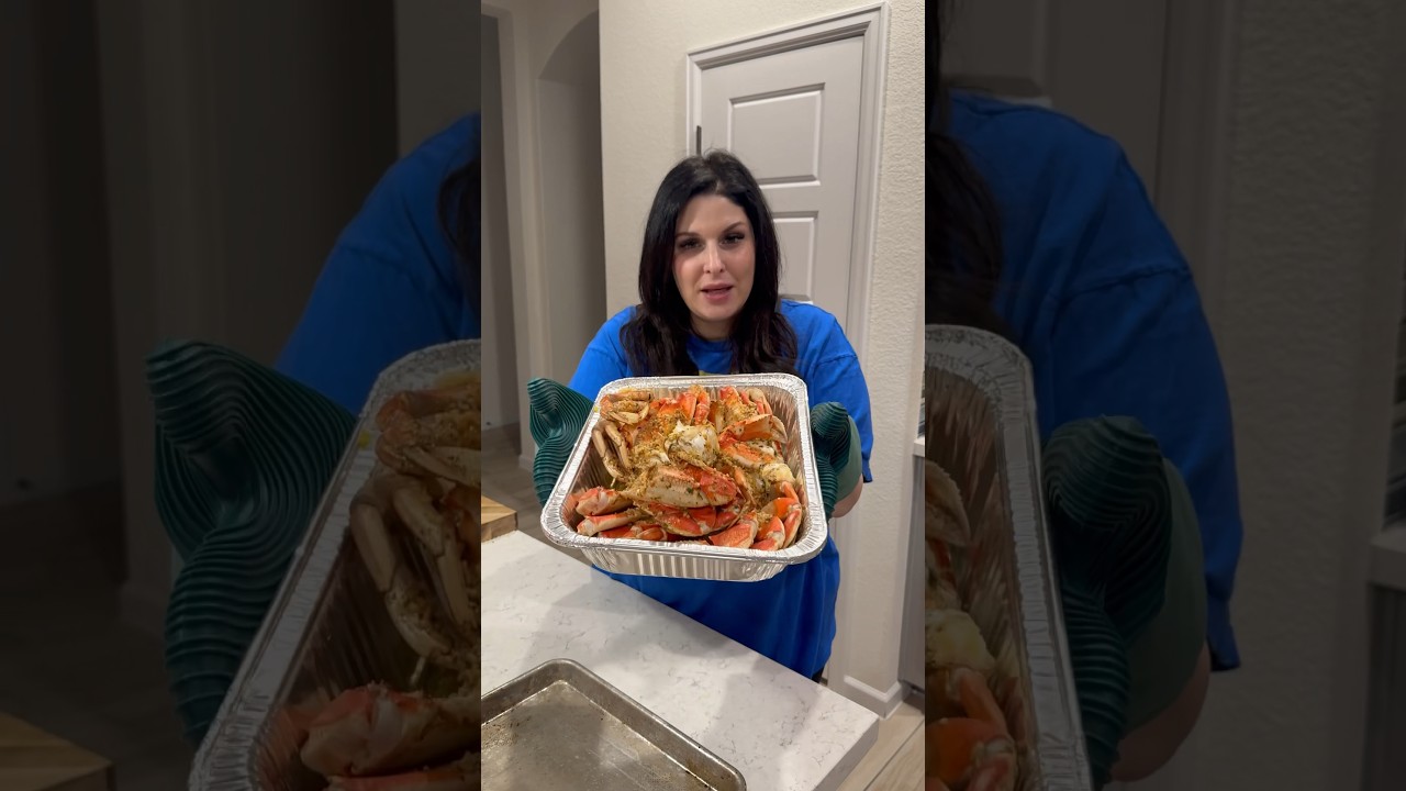 The BEST WAY  to make crab legs in the oven 🦀 #shorts #crablegs #easyrecipe #oven