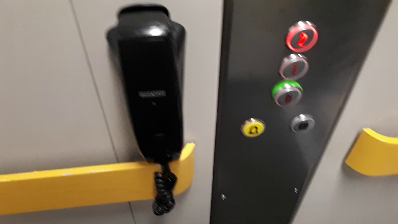 Otis Europa traction elevator modernized by kone @ Clinique des fransicaines, Nîmes, France