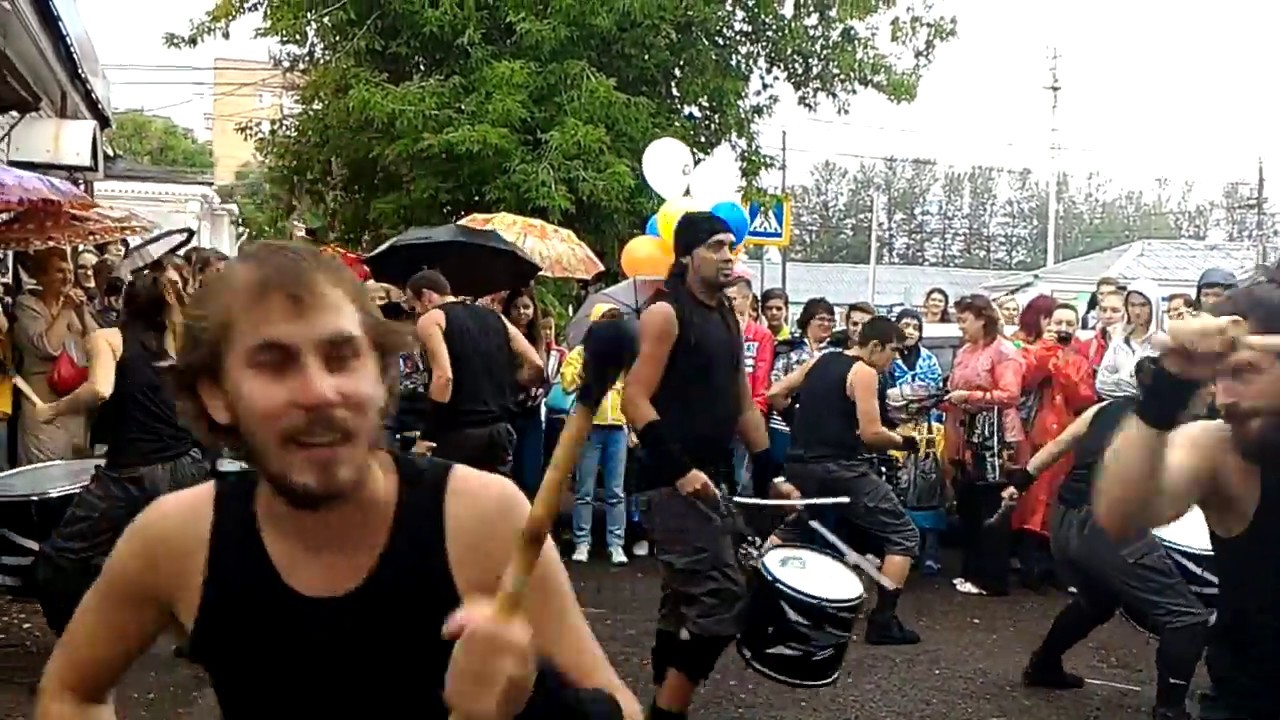 Тула. Театральный дворик 2016. Шоу барабанщиков Brincadeira (Испания) La sonrisa del silencio (1)