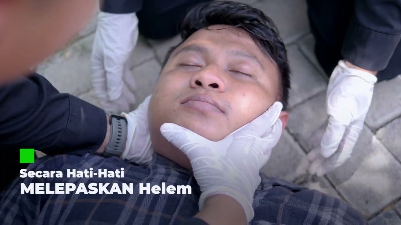 Cara Melepas Helem pd Korban Kecelakaan.(PSC) 119 DINKES KAB.BOJONEGORO. Emergency Call 081132277119