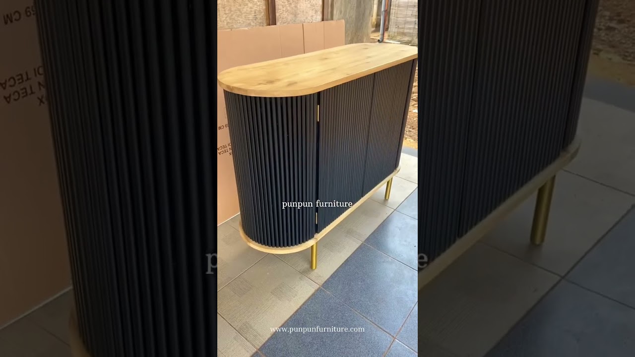 Bufet salur minimalis dibuat dari kayu jati solid, dikombinasikan kaki stainless terlihat elegan.