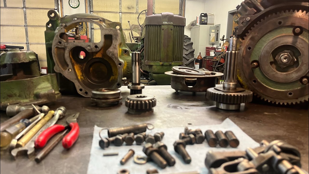 Rebuilding a John Deere 70 Cranking Engine Transmission. 