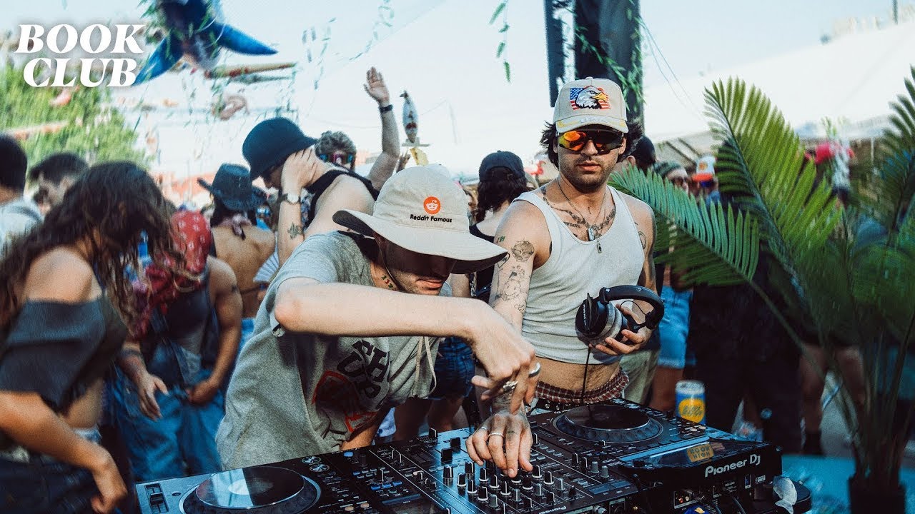 Old School House Mix at a Backyard New York Party | X & Ivy