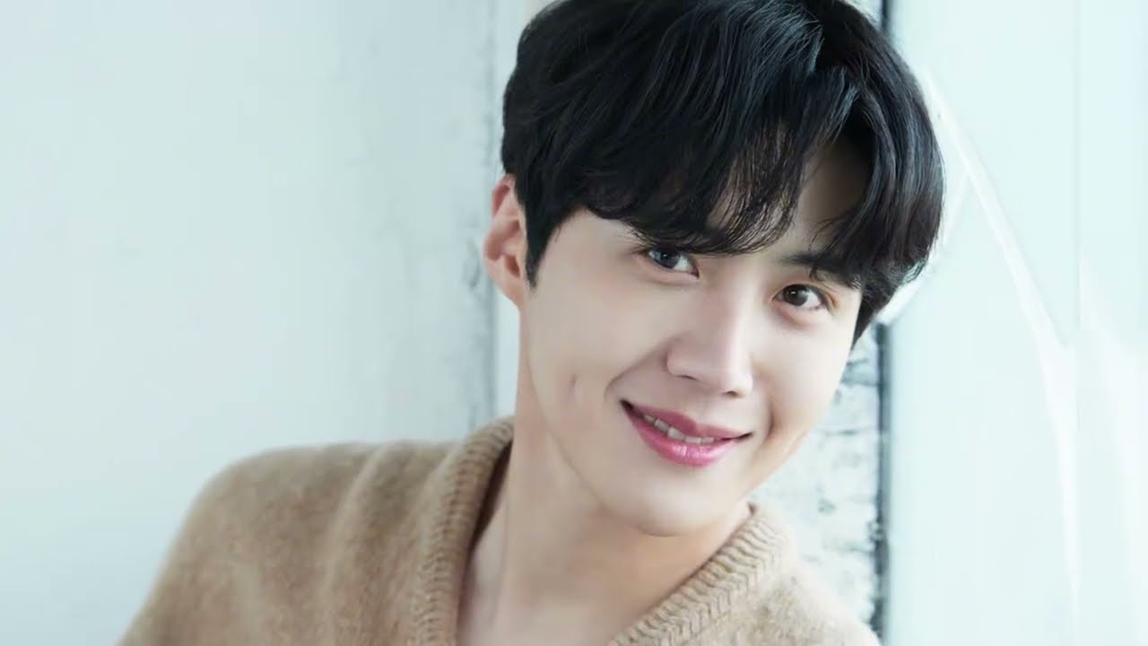 Kim Seon Ho Looks Like A Real Boyfriend of Go Youn Jung | Their Interactions are SHOCKING