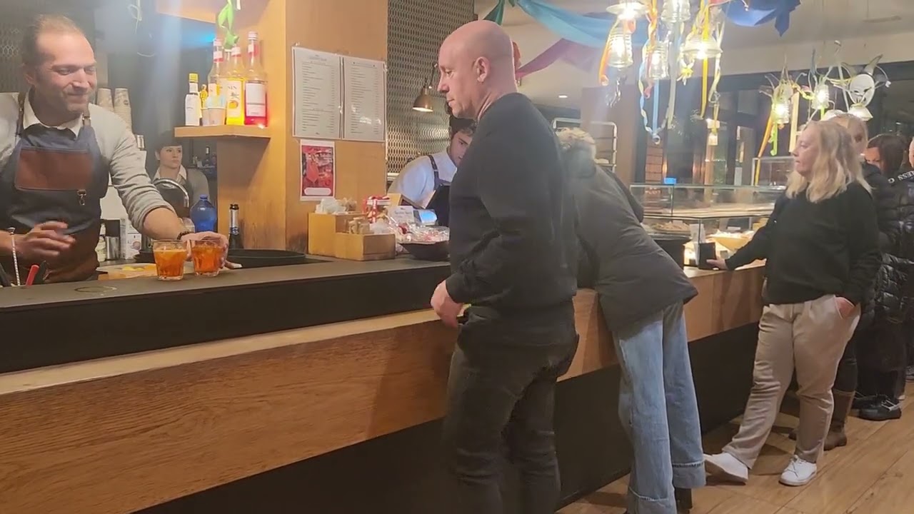 Аперитив в Италии. Вино, просекко, апероль... Атмосфера. 