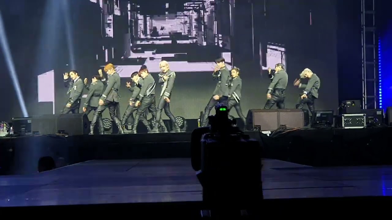 THE BOYZ BERLIN 28/06/22 SHAKE YOU DOWN & HYPNOTIZED #THEBOYZ #THEBZONE #THEBOYZINBERLIN #KPOP