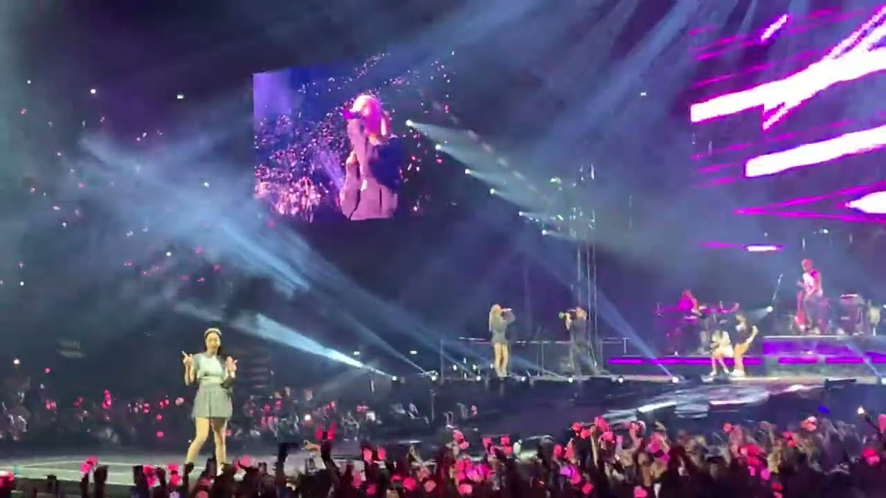 BLACKPINK - Bombayah @ Accor Arena, Paris, 221212
