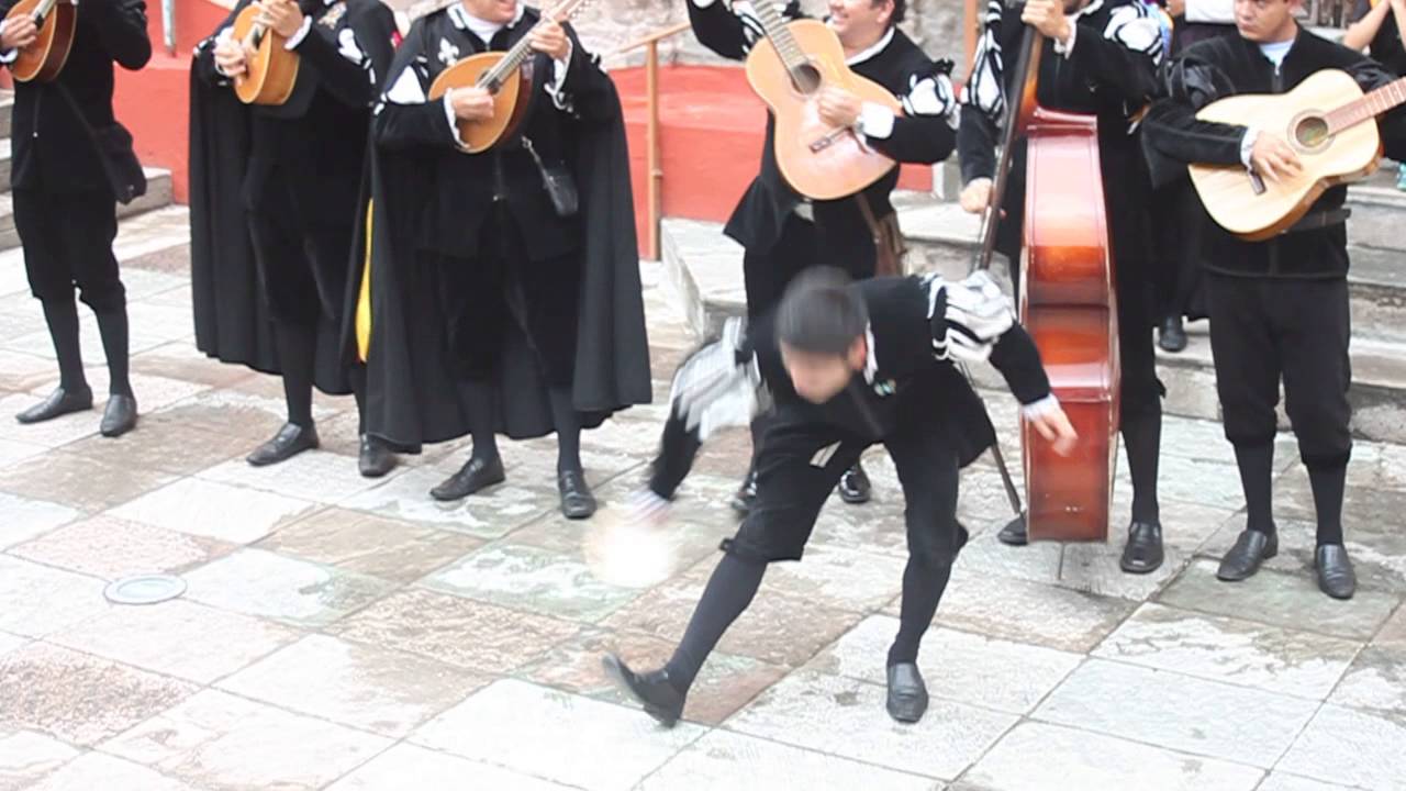 baile del pandero estudian-tuna de guanajuato 3