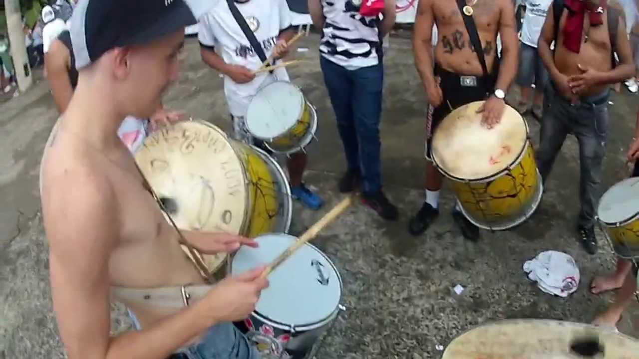 CAMISA 12 - Batucada na porta do Pacaembu