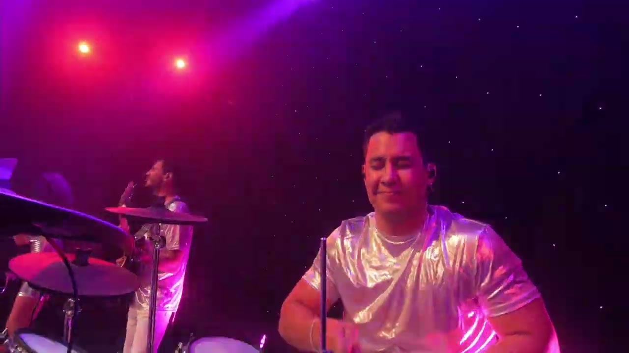 Yamohe (Banda latina) show de música ao vivo..     Despechá ,Quédate,Shakira covers