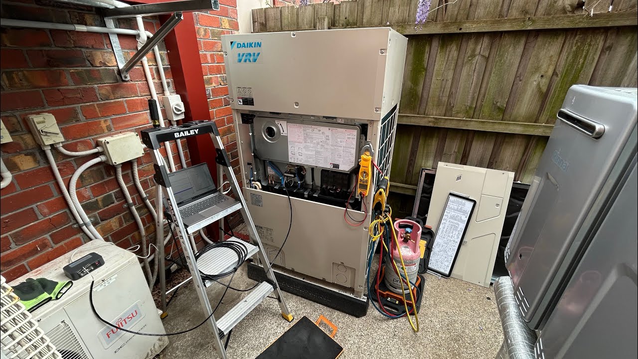 Daikin VRV 6 / My First Time Connecting the Type 4 Checker to a Daikin VRV R