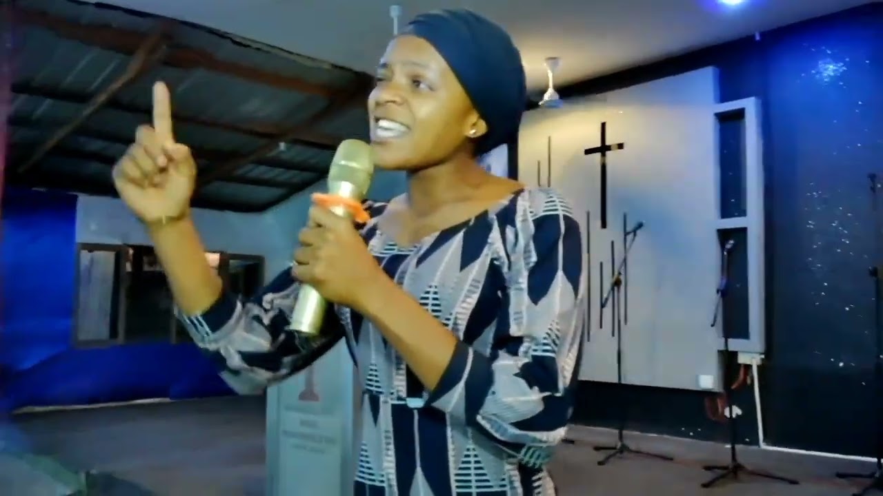 HAPPY CASTORY AKIIMBA KATIKA UZINDUZI WA NIM GLOBAL MINISTRY 