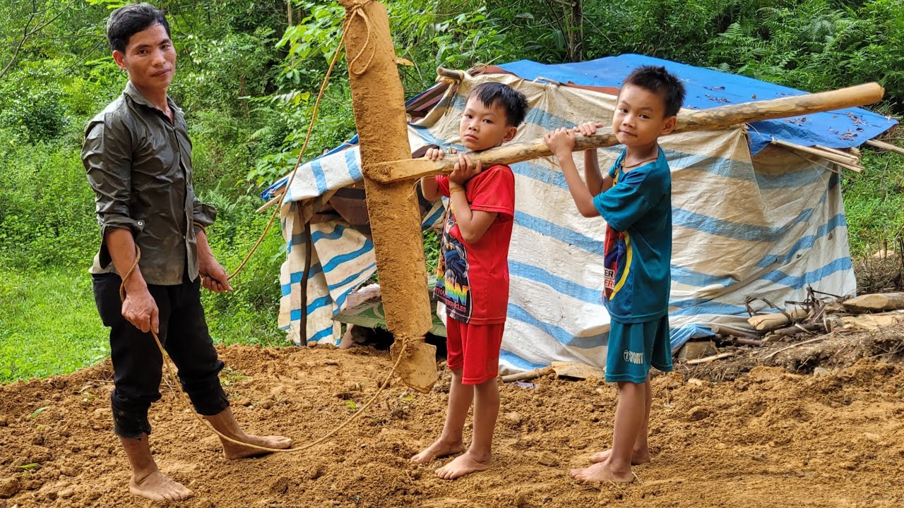 Orphan Boy go to harvest papayas, bananas, sell them to earn money to buy food, construction, men