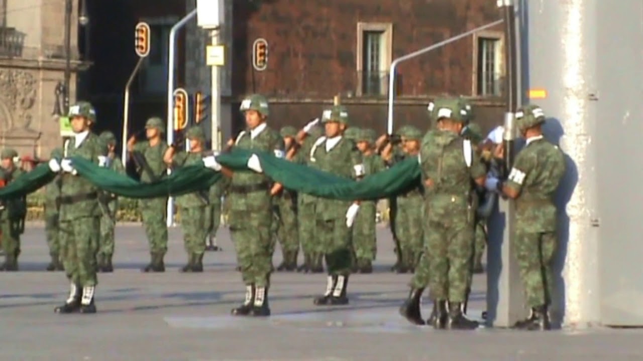 Izamiento de Bandera México 2016
