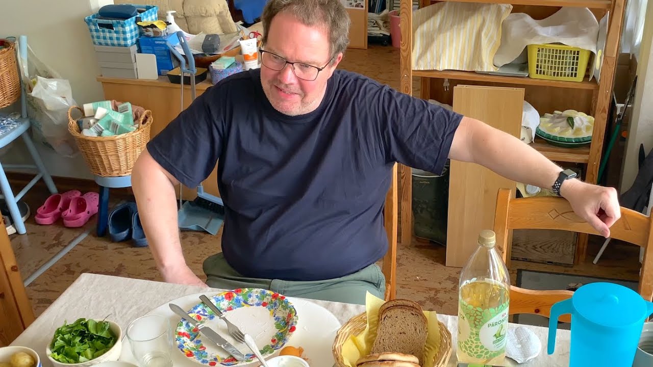 Vi äter midsommarlunch