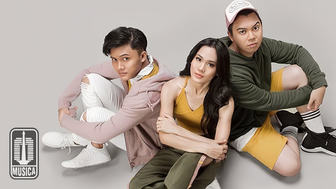 Sheryl Sheinafia & Rizky Febian Feat. Chandra Liow - Sweet Talk (Official Music Video)