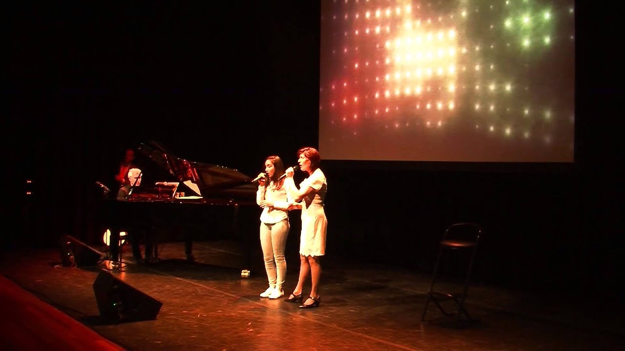 carola Smit en Danisha Hamminga tijdens Chant du temps in Bibliotheek Assen/Theater De Nieuwe Kolk