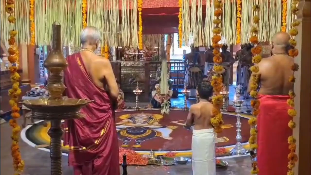 Roopakkalam Thozeel Vishnumaya Kuttichathan Kanadikave