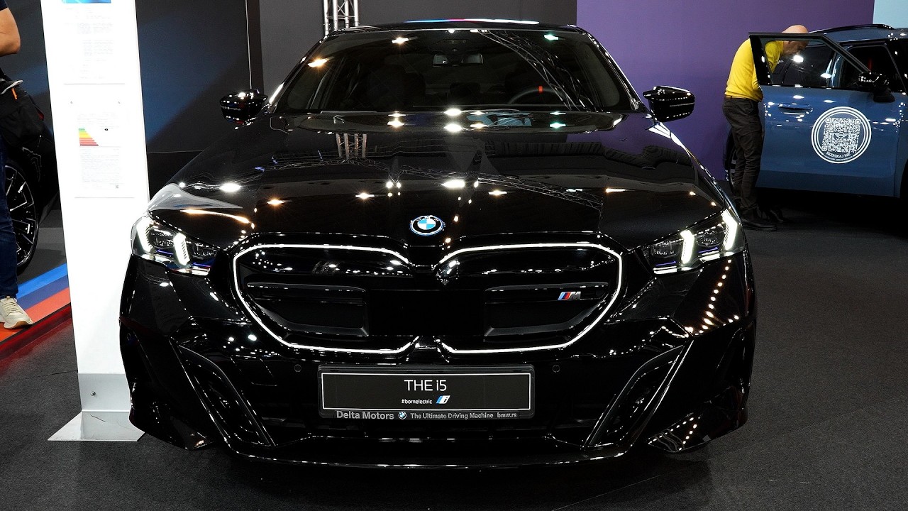 2025 BMW i5 M60 | 601hp Black Sapphire Sport Sedan in details [ 4k ]