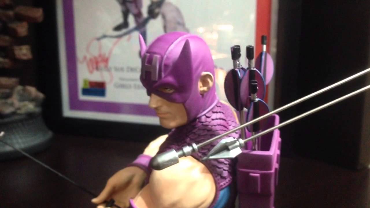 Gentle Giant Hawkeye bust