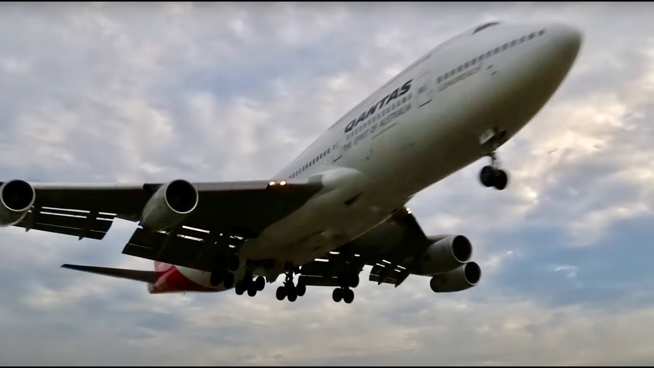 Qantas Boeing 747-400 landing at a regional airport -  VH-OJA landing in Wollongong.