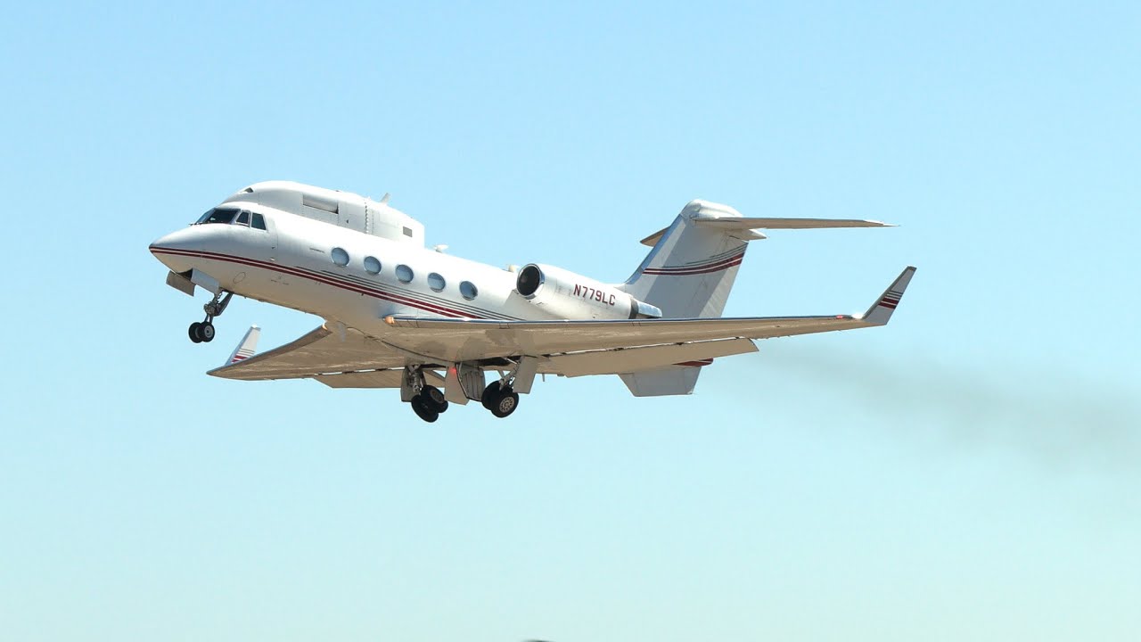 Gulfstream GII Smoky Takeoffs