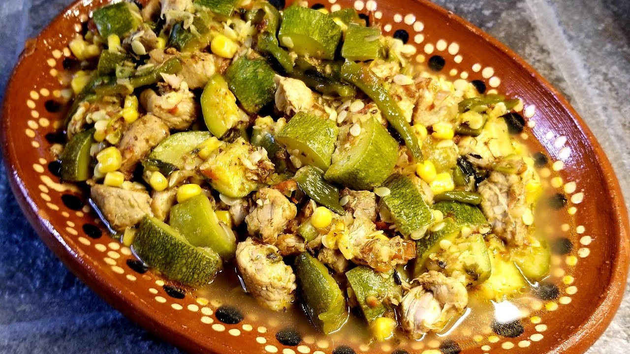 CALABACITAS CON CARNE DE PUERCO! MEXICAN STYLE PORK AND SQUASH! ❤
