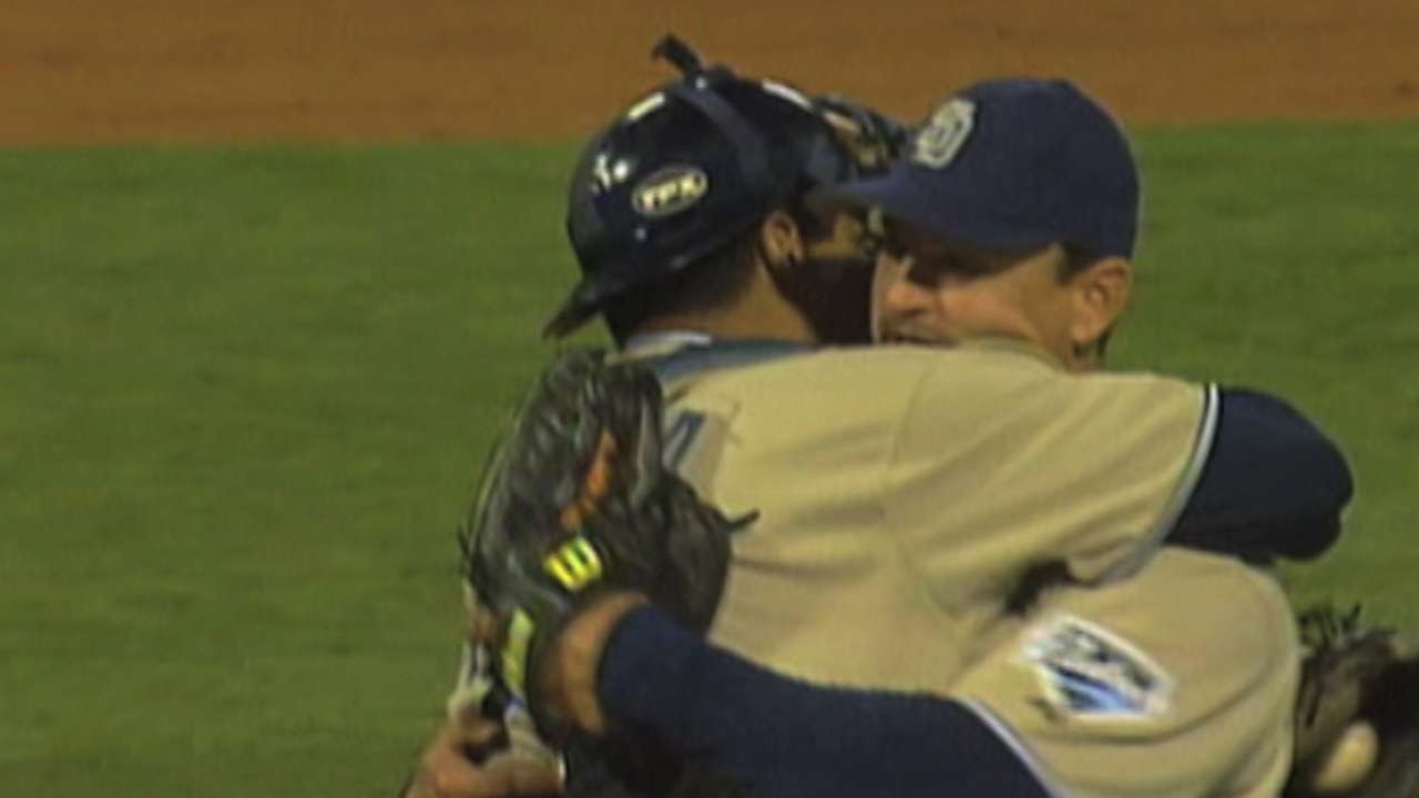 Trevor Hoffman earns his 400th career save