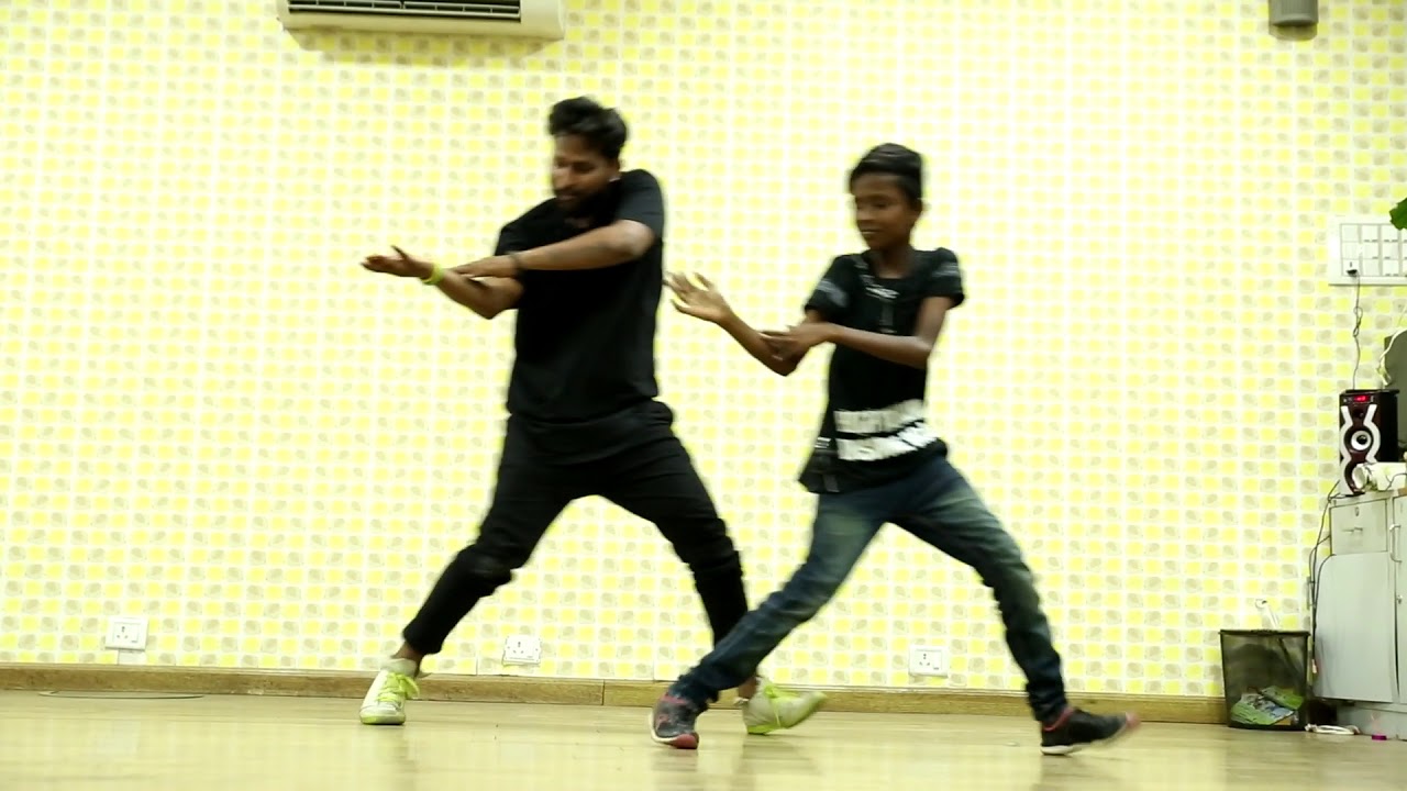 Kurukku sirithavale dance